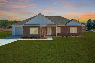 Building Photo - 700 Woodland Cir