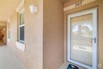 Building Photo - 905 Fairwaycove Ln