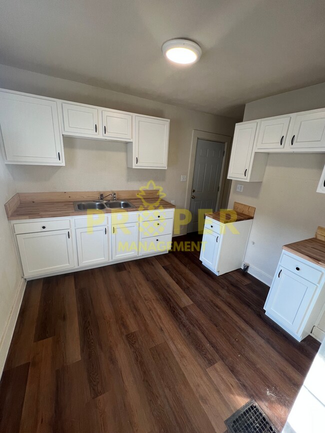Foto del edificio - 2 bedrooms 1 bathroom house