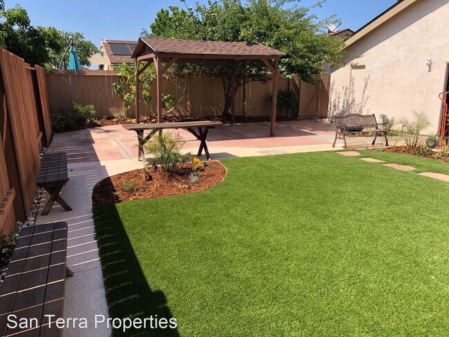 Building Photo - 4 br, 2.5 bath House - 10427 La Morada