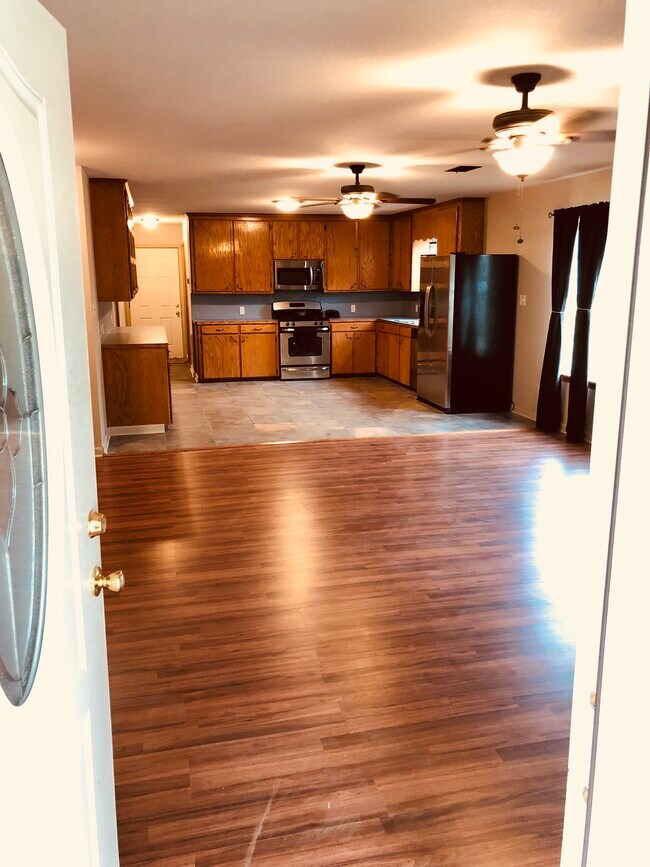 Sala de estar y cocina - 2251 Macon