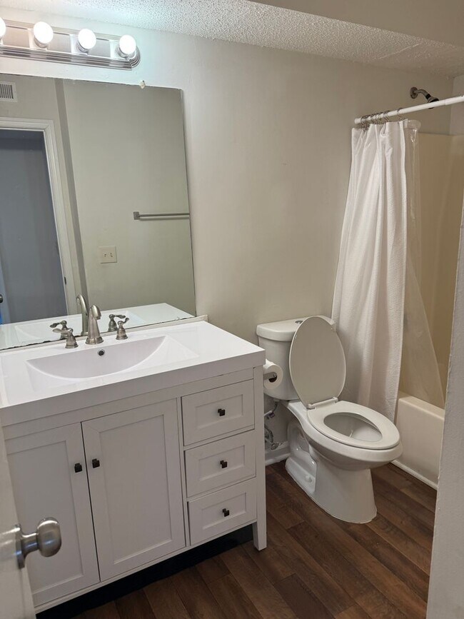 Foto del edificio - Available