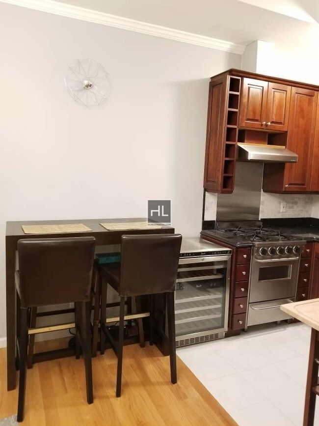 Building Photo - 446 E 3rd St