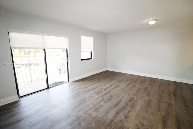 Foto del edificio - 8425 NW 8th St