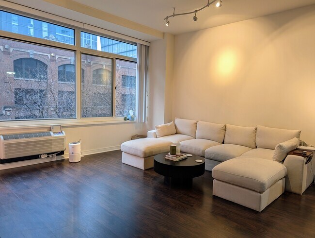 Foto del edificio - 211 E Ohio St