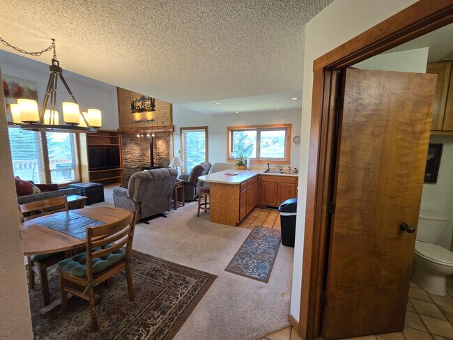 Building Photo - Cute Furnished Pinon Condo