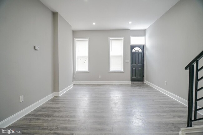 Building Photo - 1535 W Seltzer St