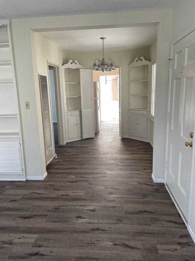 Living room - 454 S Oakhurst Dr
