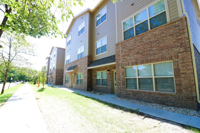 Building Photo - 923 Thurston St