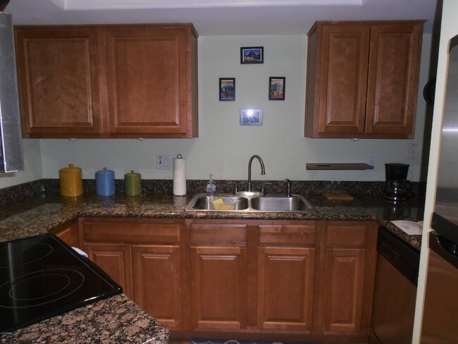 Building Photo - 935 N Granite Reef Rd