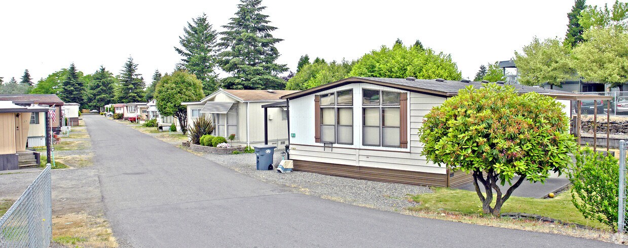 Primary Photo - 10302 Lakeview Ave SW