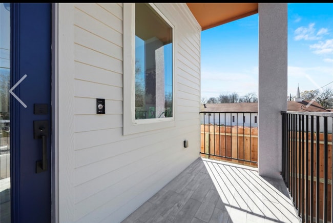 Photo - 2208 Des Chaumes St Townhome