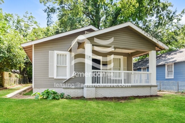 Building Photo - 2140 Winona Ave