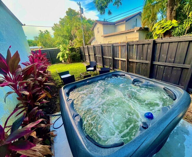 Foto del edificio - 834 NE 14th Ave