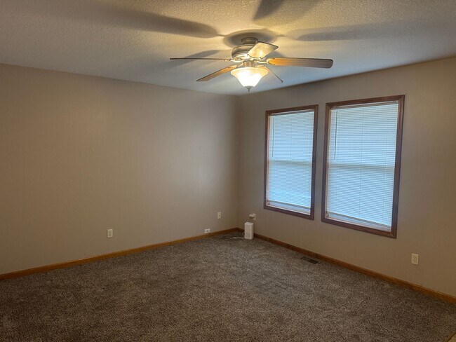 Foto del edificio - 207/209 N Elm St. Cameron, MO 64429