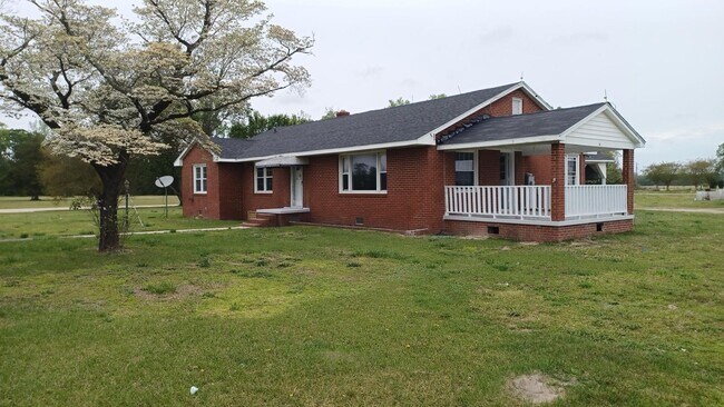 Foto del edificio - Charming 4-Bedroom Home for Rent – Peaceful & Nature-Filled Setting