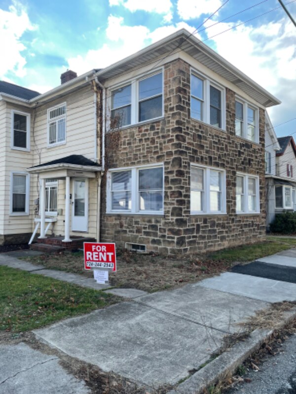 36 S 4th St, Youngwood, PA 15697 Room for Rent in Youngwood, PA