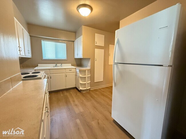 Foto del edificio - Spacious 3-Bedroom - 2-Bath Home with Bonu...