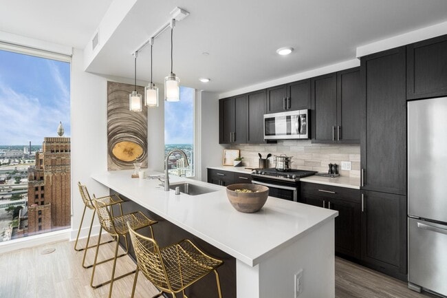 Building Photo - 7SEVENTY7