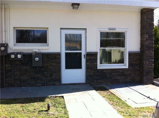 Primary Photo - 100 N Country Rd