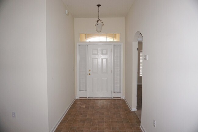 Foto del edificio - 4 Bedroom 2 Bath Brick and Stucco in desirable Silver Creek