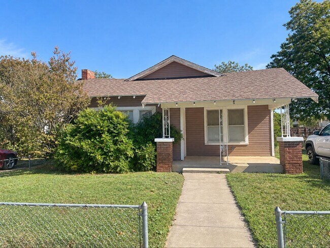 Building Photo - 349 Jeanette St