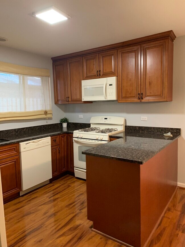 Building Photo - 1235 Fulton Dr