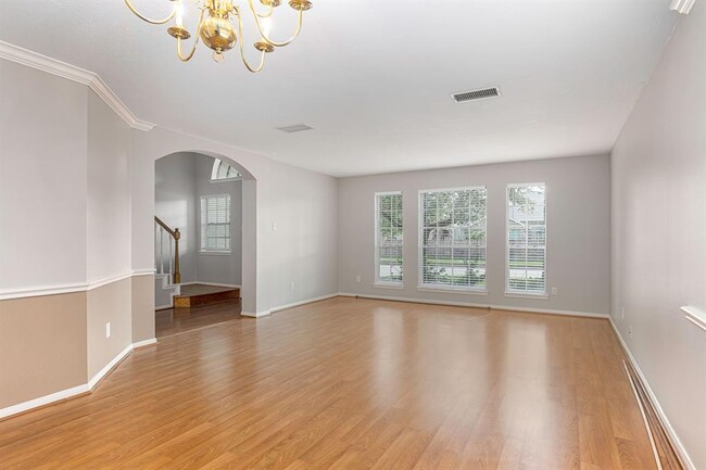Building Photo - 3603 Beacon Hill Dr