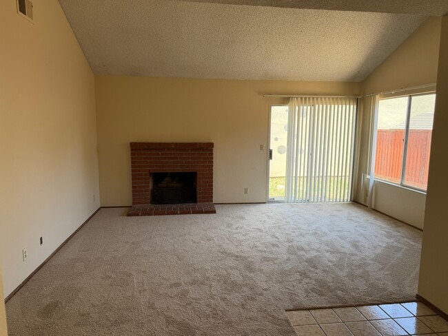 Foto del edificio - 5823 Silver Leaf Rd