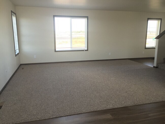Building Photo - 1206 Commander Dr W