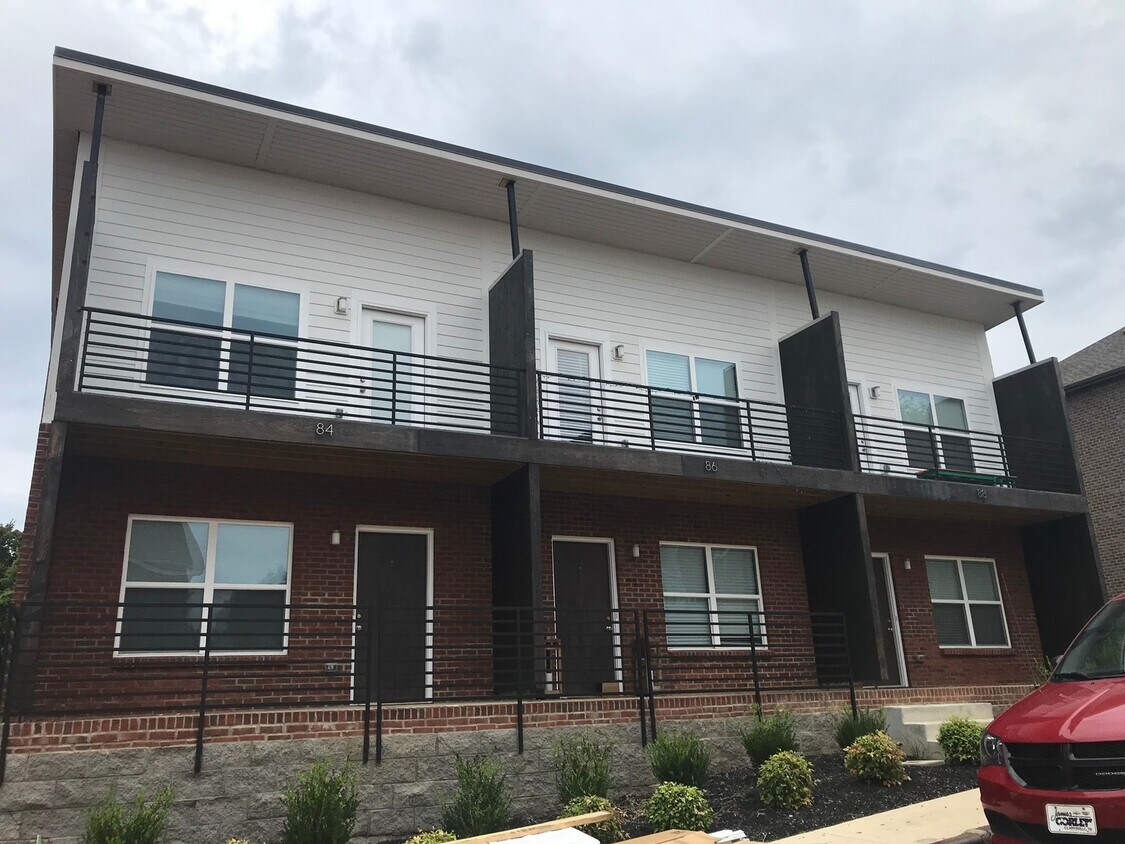 Primary Photo - Large 2 Bedroom Condo For Rent Near Downto...