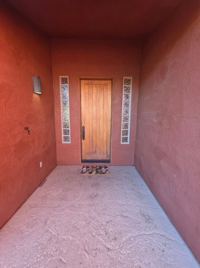 Foto del edificio - 8152 Eagledancer Ave