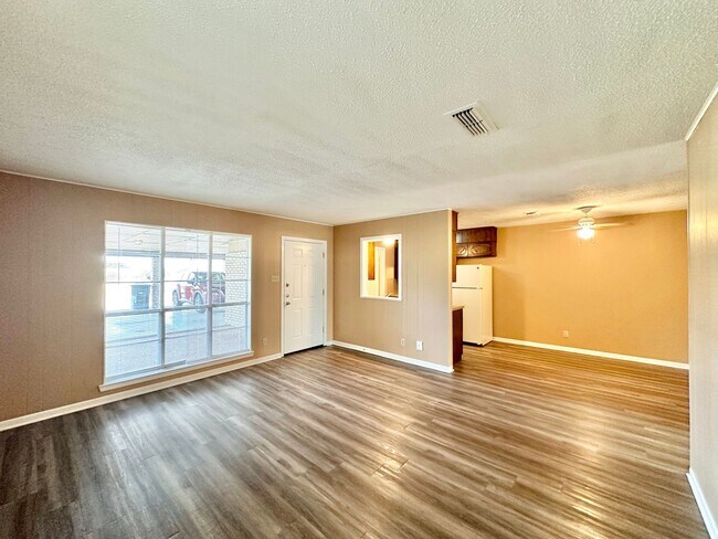 Foto del edificio - 402 Skyline Ave