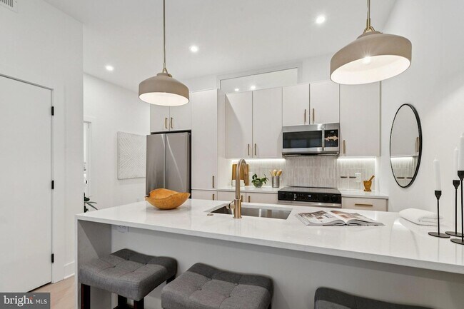 Foto del edificio - 30 W Allens Ln