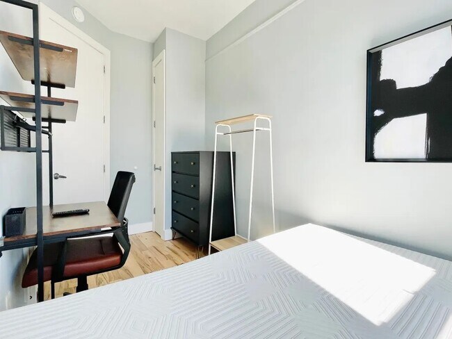 Foto del edificio - Furnished room/NOT APARTMENT