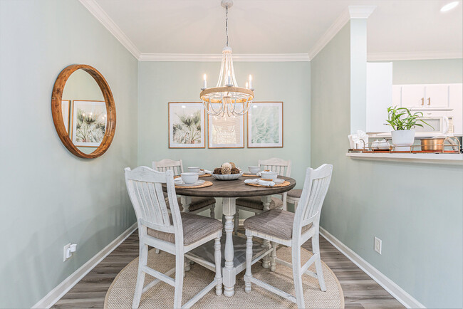 Dining area with seating for four - 1600 Long Grove Dr