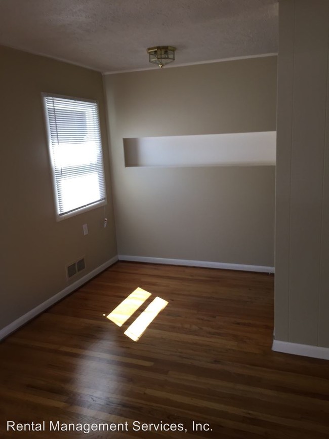 Building Photo - 2 br, 1 bath Apartment - 3901 SE 49th Avenue
