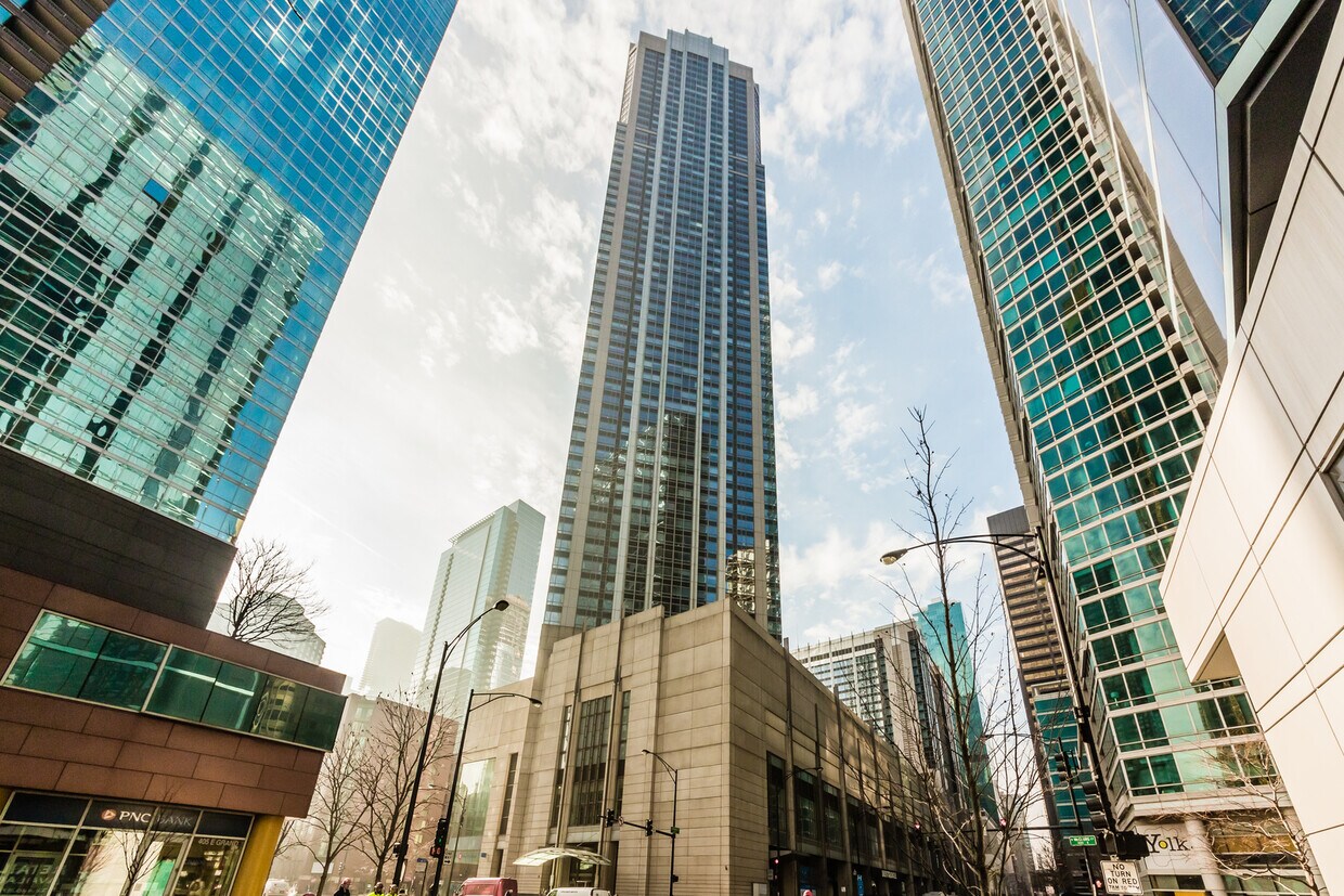 Foto principal - 512 N McClurg Ct