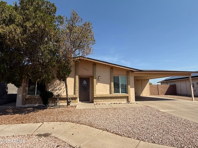 Building Photo - 2650 W Isabella Ave