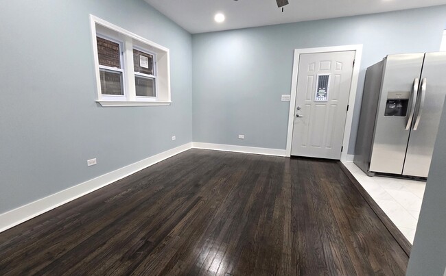 Building Photo - 3051 N Austin Ave