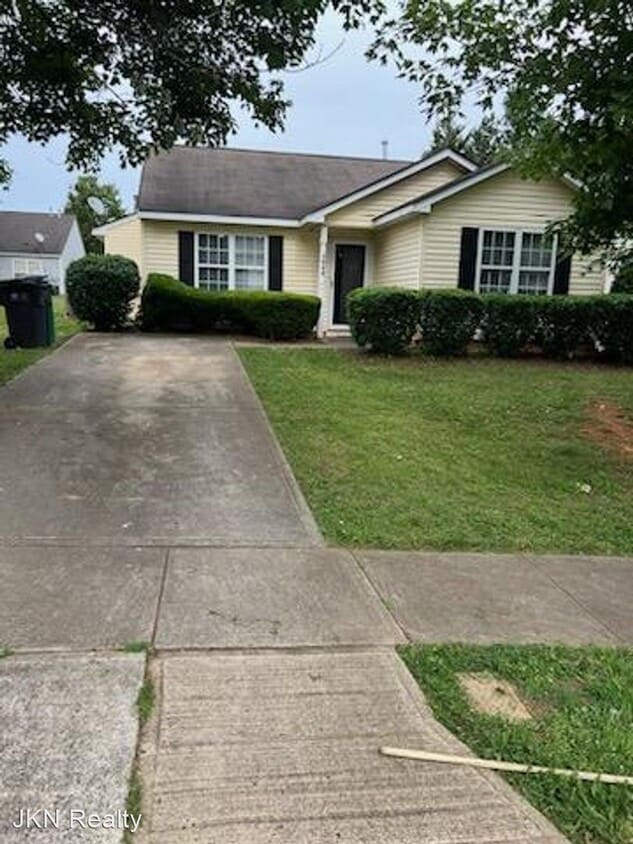 Primary Photo - 3 br, 1 bath House - 3000 Fairglen Road