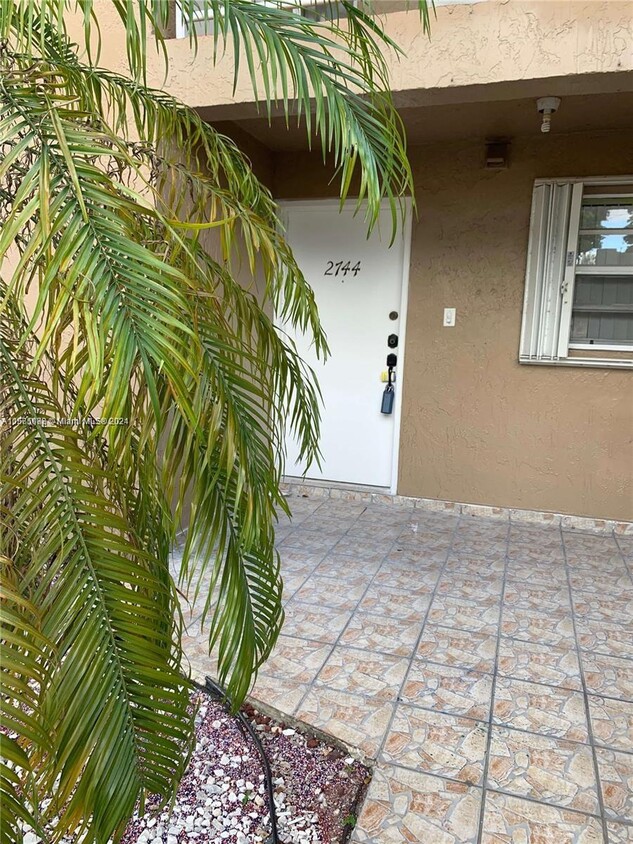 Foto principal - 2744 W 60th St