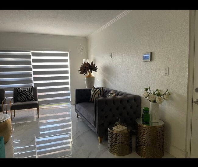 Foto del edificio - 7120 Fairway Dr