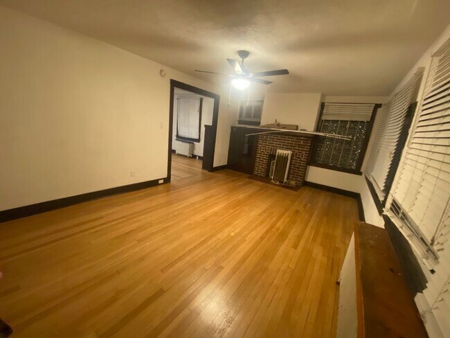 Foto del edificio - Newly updated 2 bedroom 1 bath Apartment for rent in Braddock!