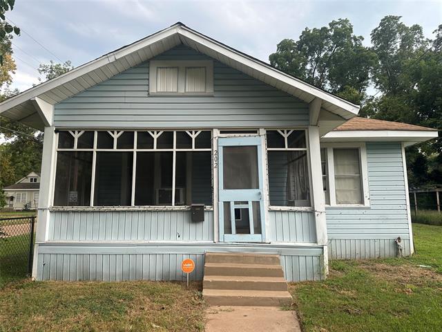 Foto principal - 202 E Elmwood St