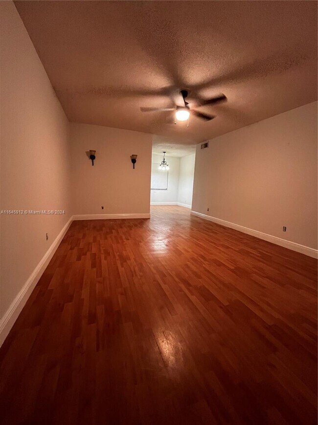 Building Photo - 900 Tallwood Ave