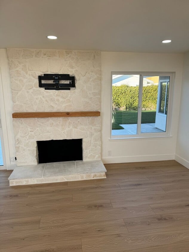 Building Photo - Remodeled South Huntington Beach Home