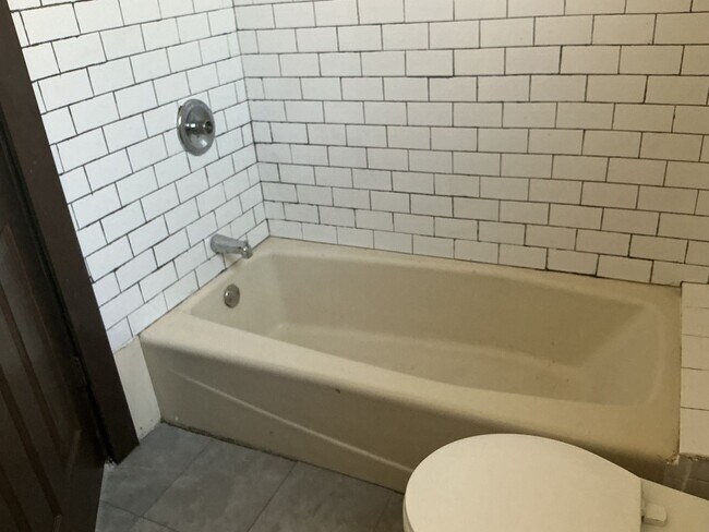 Foto del edificio - 2316 N Hubbard St