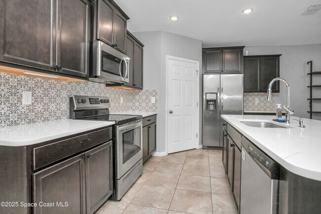 Building Photo - 975 Newton Cir