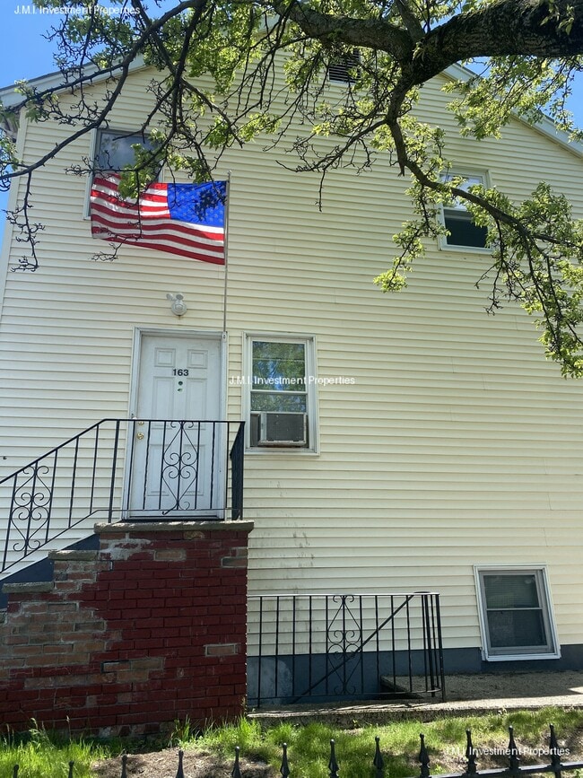 Building Photo - 163 College Ave